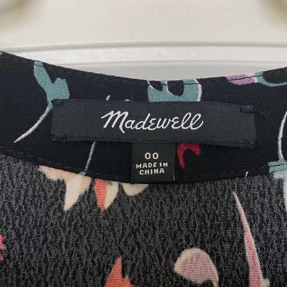 SOLD Madewell V-Neck Button-Front Mini Dress in Drifting Flowers - Picture 4 of 7